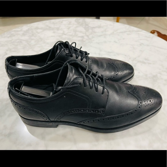 Cole hann beautiful Oxford shoes. Black leather. Worn a few times main image 5